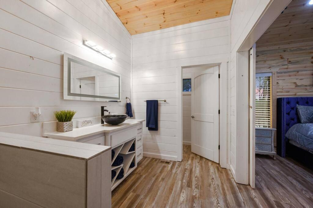 Diamond Cabin W/ Jet Shower & Secluded Back Deck! 브로큰보우 외부 사진