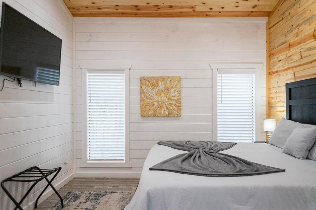 Diamond Cabin W/ Jet Shower & Secluded Back Deck! 브로큰보우 외부 사진